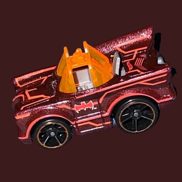 2023 Hot Wheels Batmobile Tooned  DieCast Car - Picture 1 of 4